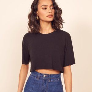 REFORMATION JEANS RILEY BLACK CROPPED TSHIRT